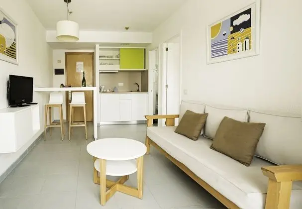 Standard Tek Büyük Yataklı Oda, Küçük Mutfak (Garden and Pool View, 1 Adult+1 Child)