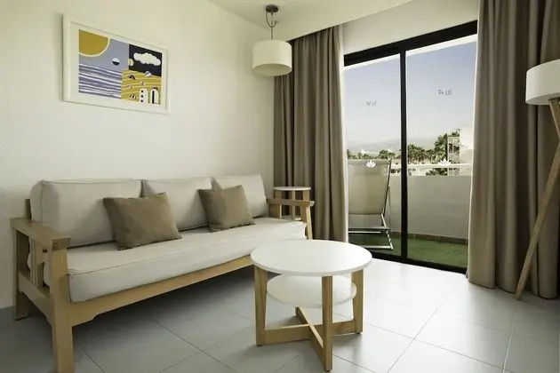 Standard Tek Büyük Yataklı Oda, Küçük Mutfak (Garden and Pool View, 1 Adult+1 Child)