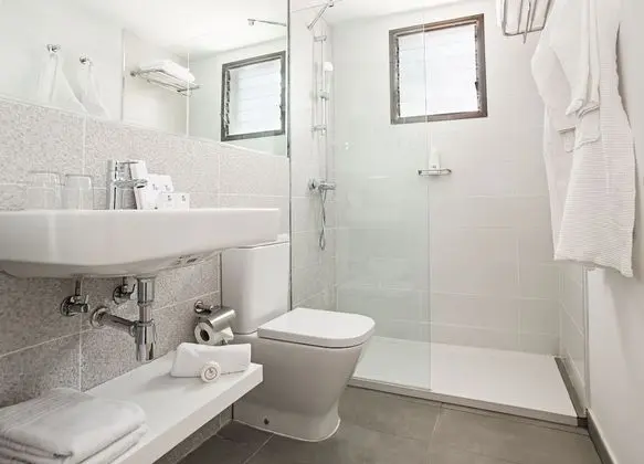 Standard Tek Büyük Yataklı Oda, Küçük Mutfak (Garden and Pool View, 1 Adult+1 Child)