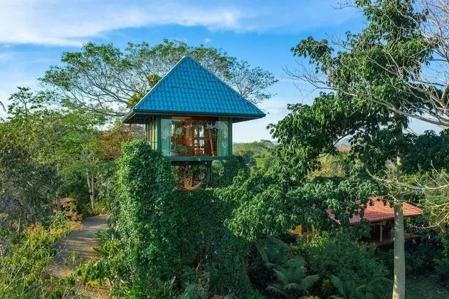 Panoramic Ağaç Ev, Okyanus Manzaralı (Garuda Treehouse)