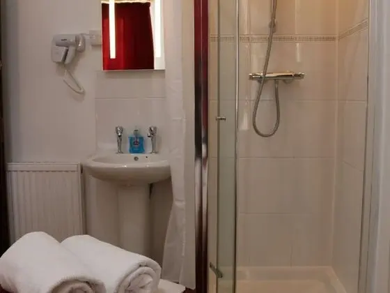 Basic Tek Büyük veya İki Ayrı Yataklı Oda, Özel Banyo, Tepe Manzaralı (Shower room)