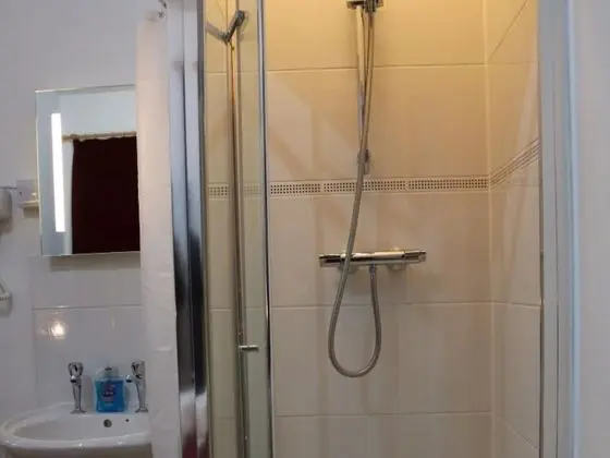Basic Tek Büyük veya İki Ayrı Yataklı Oda, Özel Banyo, Tepe Manzaralı (Shower room)