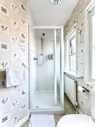 Basic Tek Büyük veya İki Ayrı Yataklı Oda, Özel Banyo, Tepe Manzaralı (Shower room)