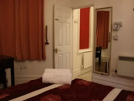 Family Üç Kişilik Oda, 1 Yatak Odası, Banyolu/Duşlu, Avlu Manzaralı (Room 5)