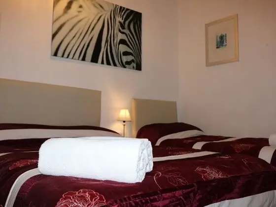 Family Üç Kişilik Oda, 1 Yatak Odası, Banyolu/Duşlu, Avlu Manzaralı (Room 5)