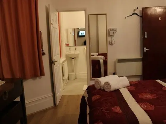 Family Üç Kişilik Oda, 1 Yatak Odası, Banyolu/Duşlu, Avlu Manzaralı (Room 5)
