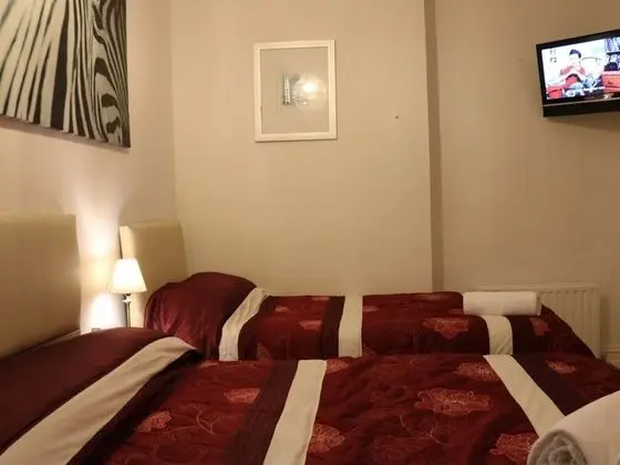 Family Üç Kişilik Oda, 1 Yatak Odası, Banyolu/Duşlu, Avlu Manzaralı (Room 5)