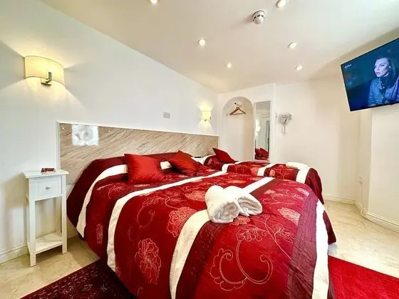 Family Üç Kişilik Oda, 1 Yatak Odası, Banyolu/Duşlu, Avlu Manzaralı (Room 5)