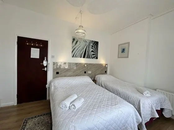 Family Üç Kişilik Oda, 1 Yatak Odası, Banyolu/Duşlu, Avlu Manzaralı (Room 5)