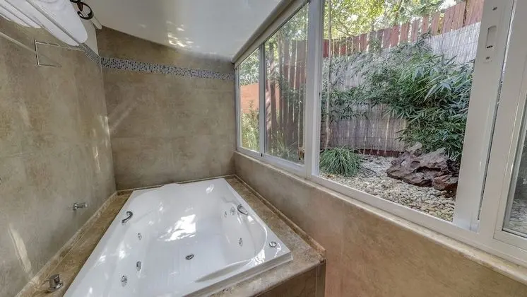 Tek Büyük Yataklı Oda, Bahçe Manzaralı, Zemin Kat