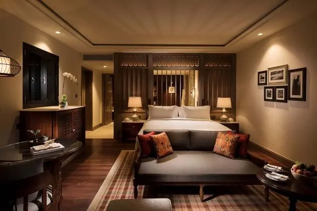 Premier Corner Room