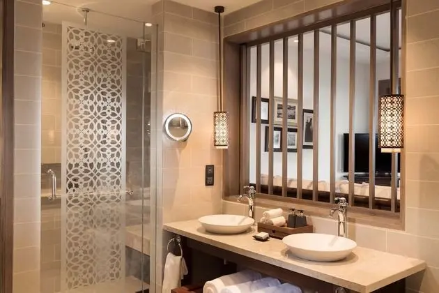 Premier Corner Room