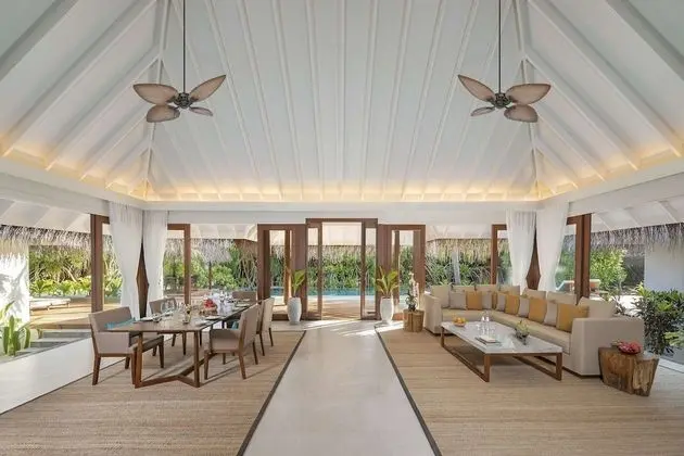 Four Bedroom Beach Pool Residence