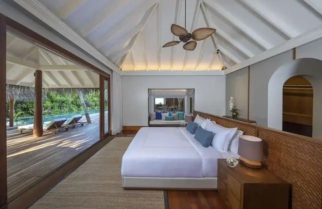 Four Bedroom Beach Pool Residence