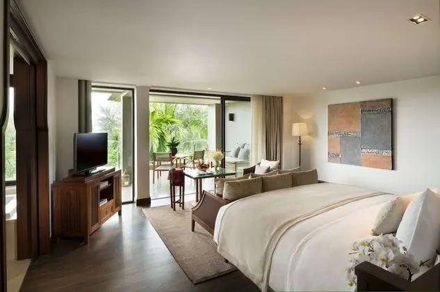 Deluxe Layan Suite