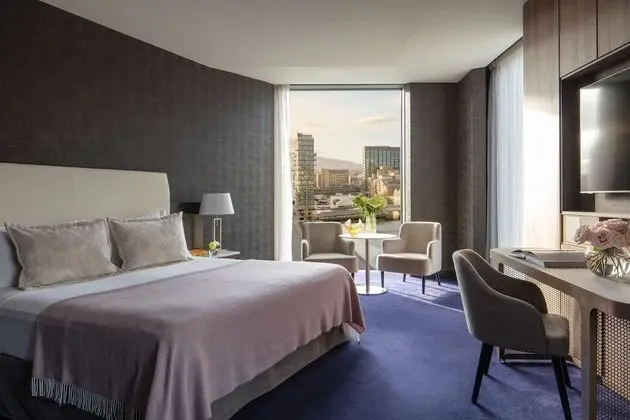 Junior Corner Suite (Extra Bed 2 adults + 1 child)