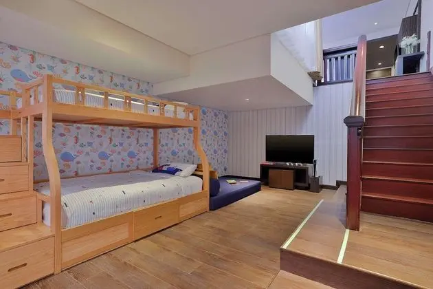 Deluxe Family Lagoon Access Room
