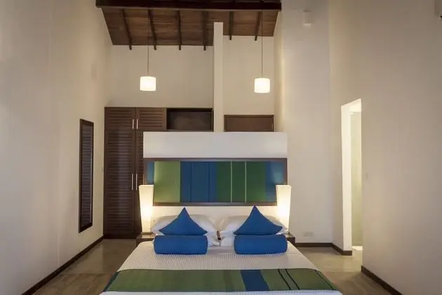 Deluxe Tek Büyük Yataklı Oda, 1 Yatak Odası, Kısmi Deniz Manzarası, Plaj Kenarı
