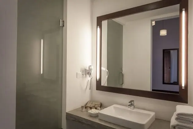 Deluxe Tek Büyük Yataklı Oda, 1 Yatak Odası, Kısmi Deniz Manzarası, Plaj Kenarı