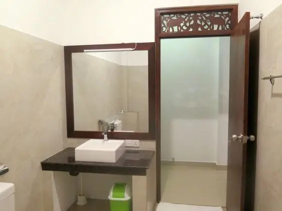 Deluxe Tek Büyük Yataklı Oda, Balkon, Kısmi Deniz Manzarası