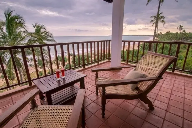 Deluxe Tek Büyük Yataklı Oda, Balkon, Kısmi Deniz Manzarası