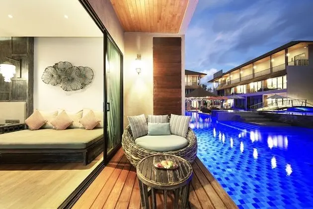 Deluxe Pool Access