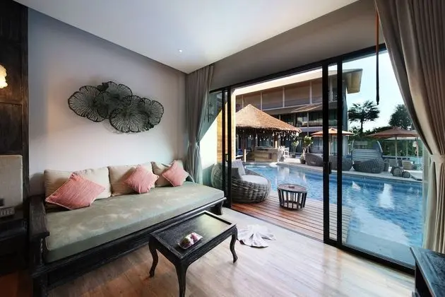 Deluxe Pool Access