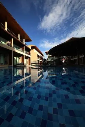 Deluxe Pool Access