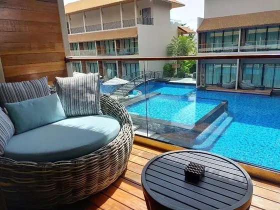 Deluxe Pool View