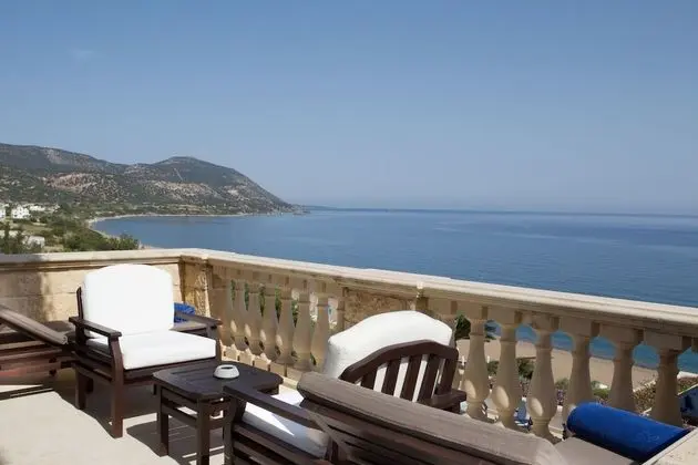 https://i.travelapi.com/lodging/1000000/90000/82300/82232/50c9fd50_z.jpg