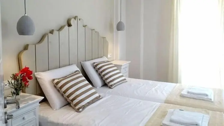 Tek Büyük veya İki Ayrı Yataklı Oda, Balkon