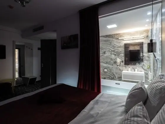 Deluxe Tek Büyük Yataklı Oda
