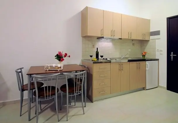 Studio Upper Floor 3 People