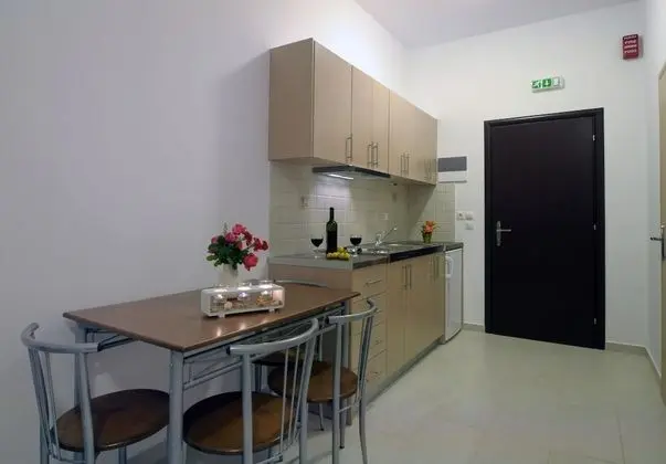 Studio Upper Floor 3 People