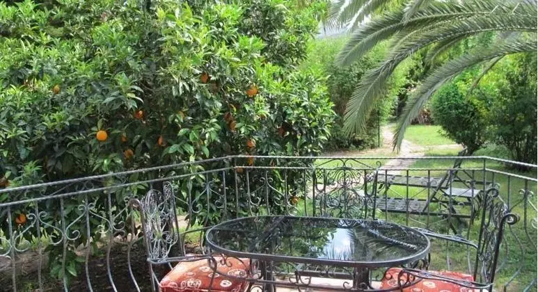 Aile Odası, Bahçe Manzaralı