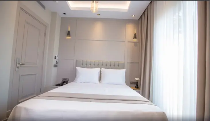 Comfort Tek Kişilik, Şehir Manzaralı, Fransız Balkonlu