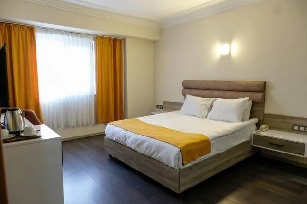 Standart Oda, Şehir veya Dağ Manzaralı