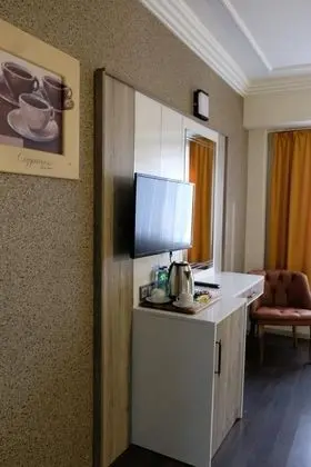 Triple, Şehir veya Dağ Manzaralı, Balkonsuz