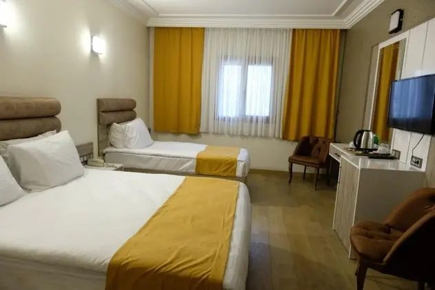 Triple, Şehir veya Dağ Manzaralı, Balkonsuz