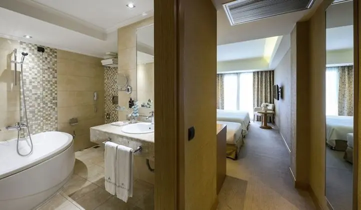 Deluxe Üç Kişilik Oda