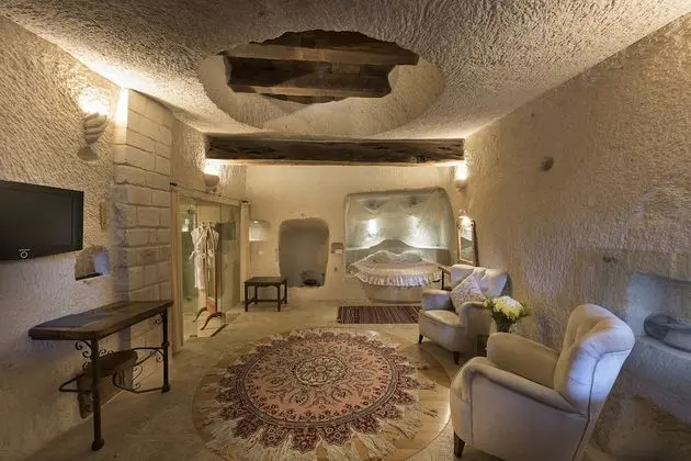 Cave Suite
