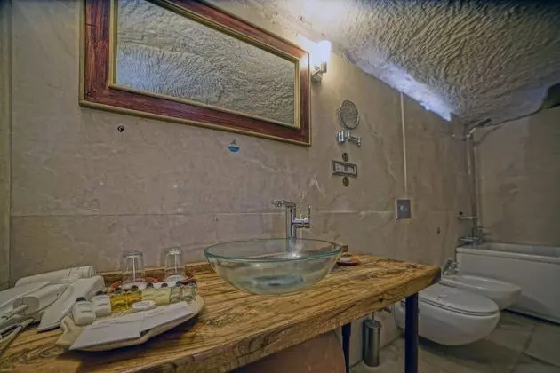 Cave Suite