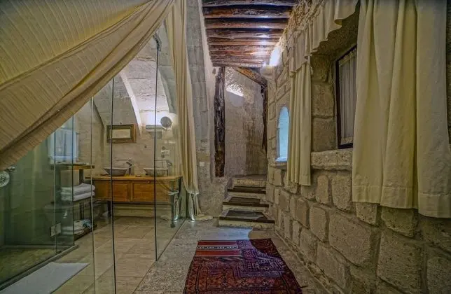 Cave Suite