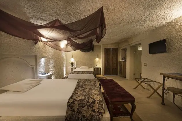 Cave Suite