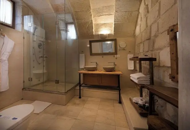 Cave Suite