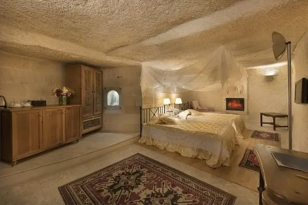 Deluxe Cave Suite