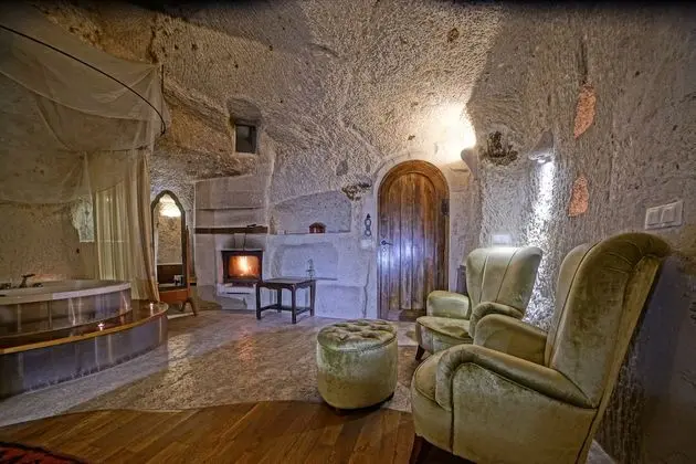 Deluxe Cave Suite