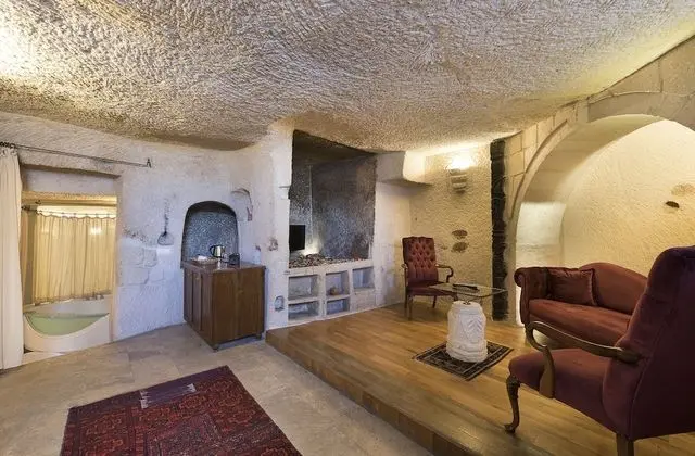 Deluxe Cave Suite
