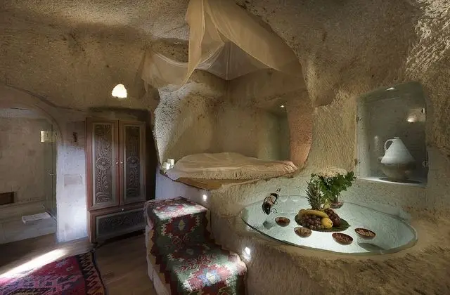 Deluxe Cave Suite