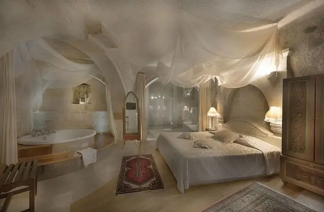 Deluxe Cave Suite
